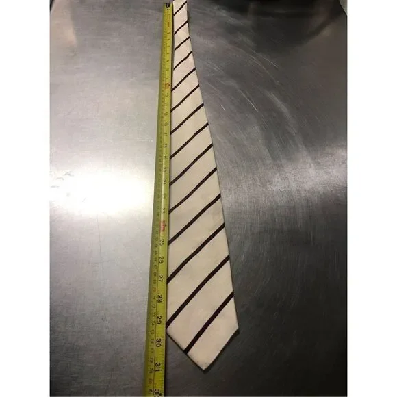 Boss Hugo Boss Men’s Silk Red and Cream Striped Dress Tie - Picture 8 of 8